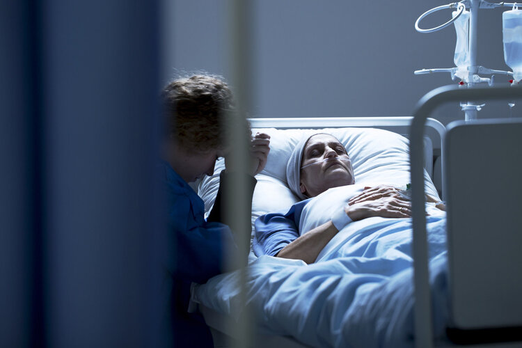 吃宵夜和饿肚子哪个危害大,吃宵夜和饿肚子睡觉哪个危害大