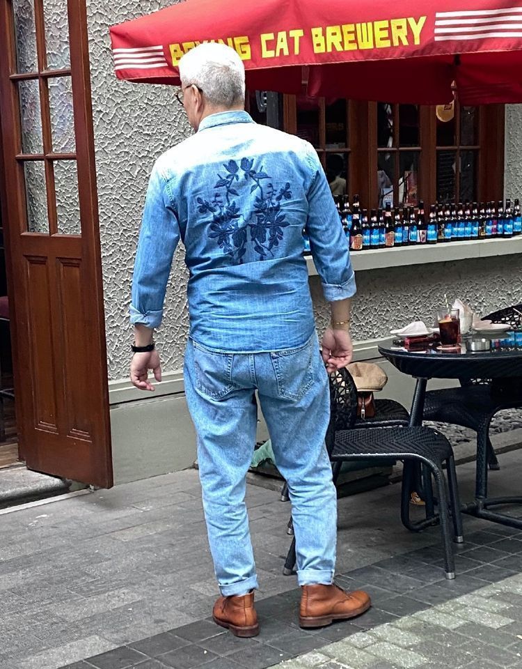 中年男人春秋季穿牛仔裤怎么搭配,中年男人牛仔裤搭配西装