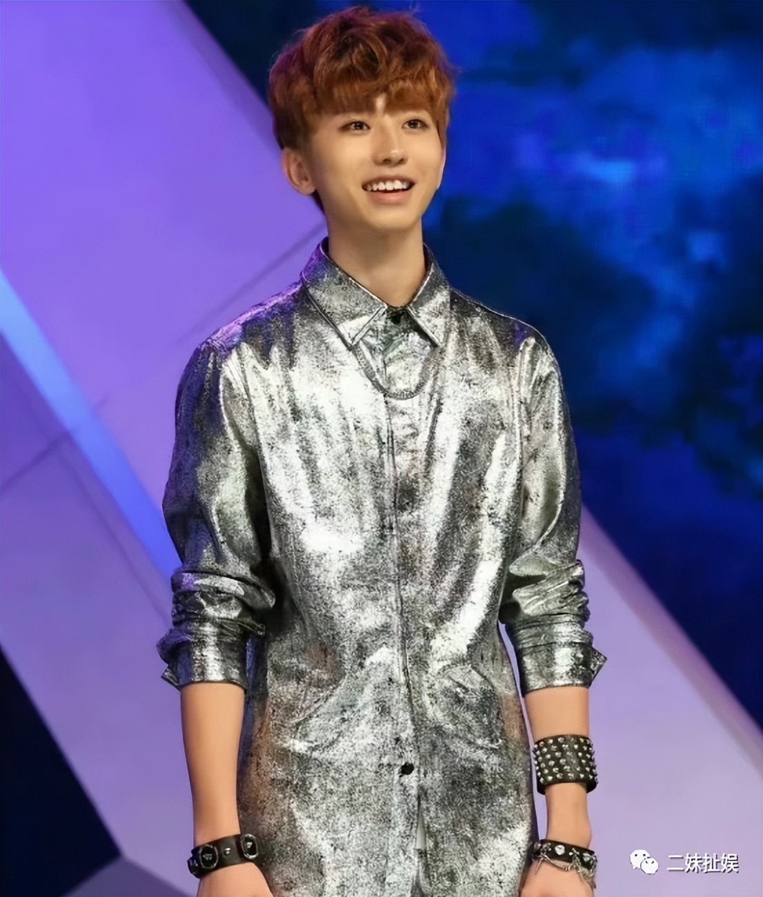 蔡徐坤遭到前公司爆料：花费1.5亿韩元整容，并晒出对比图