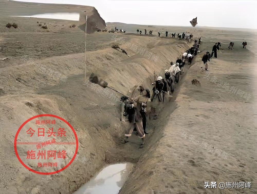 农民推独轮车买肥料,农村80年代农具照片真实照片