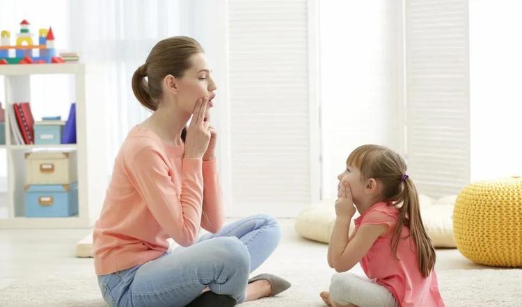 宝宝开口早聪明还是说话迟智商高,宝宝说话早聪明还是翻身早聪明