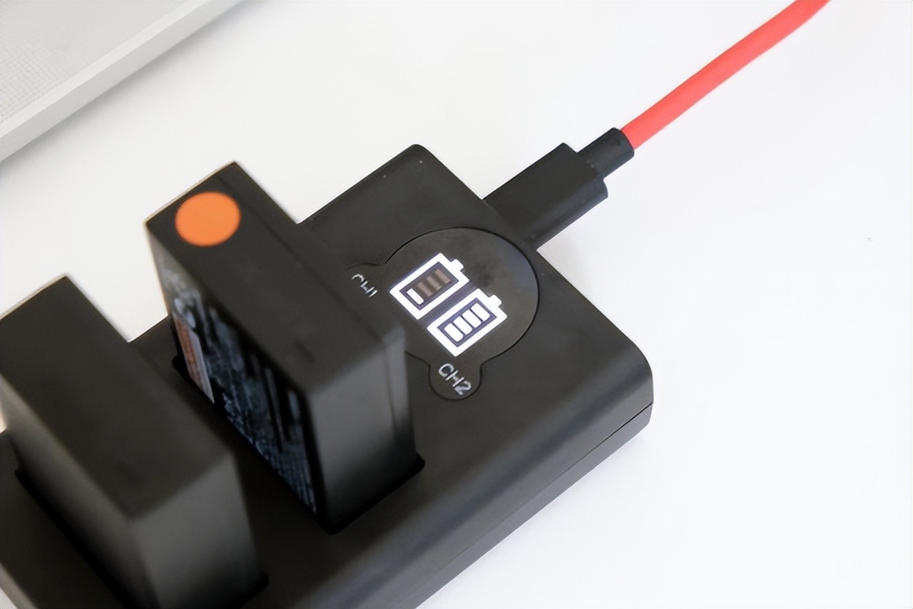 微单电池不耐用，嫌弃原厂电池太贵，平替产品绿联相机电池体验