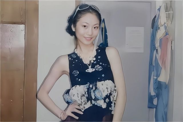 30岁模特瞒着母亲，未婚生下混血三胞胎：宁做单亲也不结婚