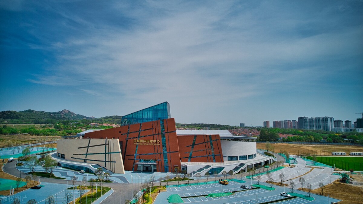 日照国际足球中心体育场在哪,日照国际足球中心主场馆容纳人数