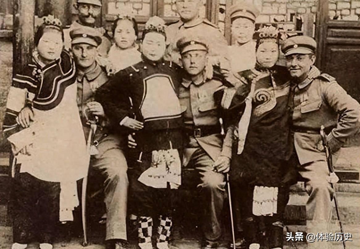 【晚清真实影像】花楼女子丰乳肥臀,30张老照片尽显绝代风华