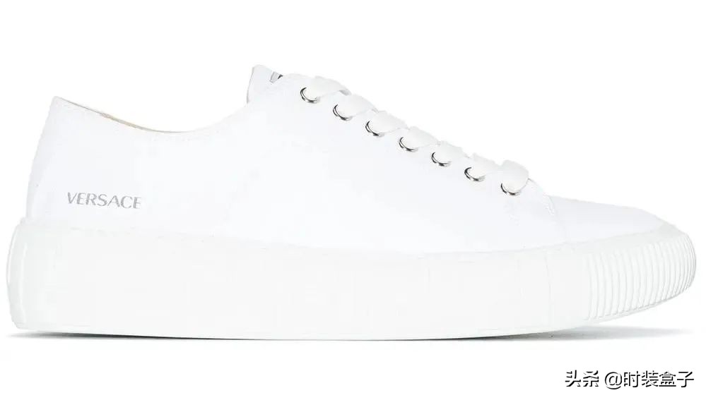 小白鞋是这几年的必备时尚单品,小白鞋时尚鞋