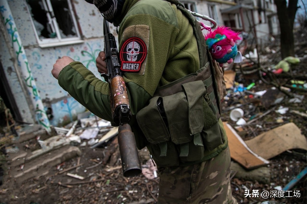 俄军冰雹火箭炮攻击乌军效果,俄军发射神秘攻顶弹遏制乌军反扑