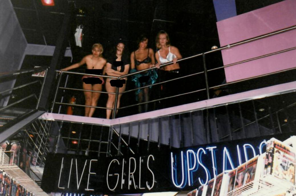 纽约富家女：14岁被逼阅成人片，参加真人派对，如今开始拍纪录片