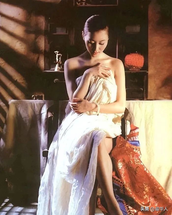 “人体模特”汤加丽：被父亲嫌弃，和丈夫离婚，46岁至今未婚