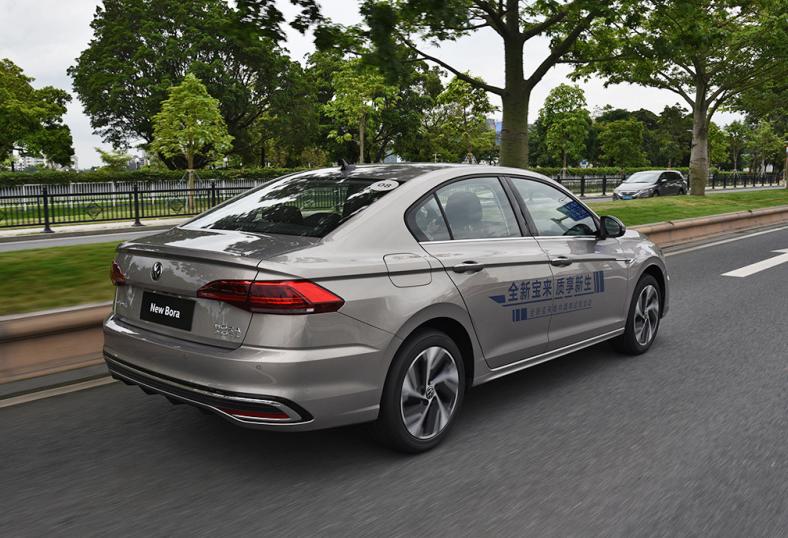 手握12万,2014款卡罗拉1.6l和2017款宝来