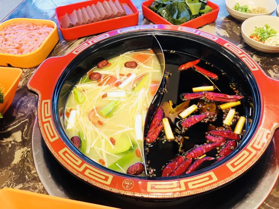 钢管厂五区小郡肝串串宽窄巷子,钢管厂五区小郡肝串串多少钱一串