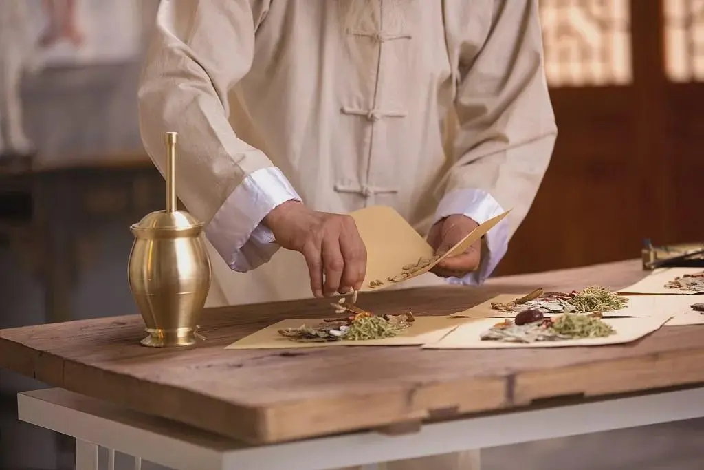 慢性咽炎感觉有痰应该煲什么中药,治疗慢性咽炎的中药汤剂怎样配伍