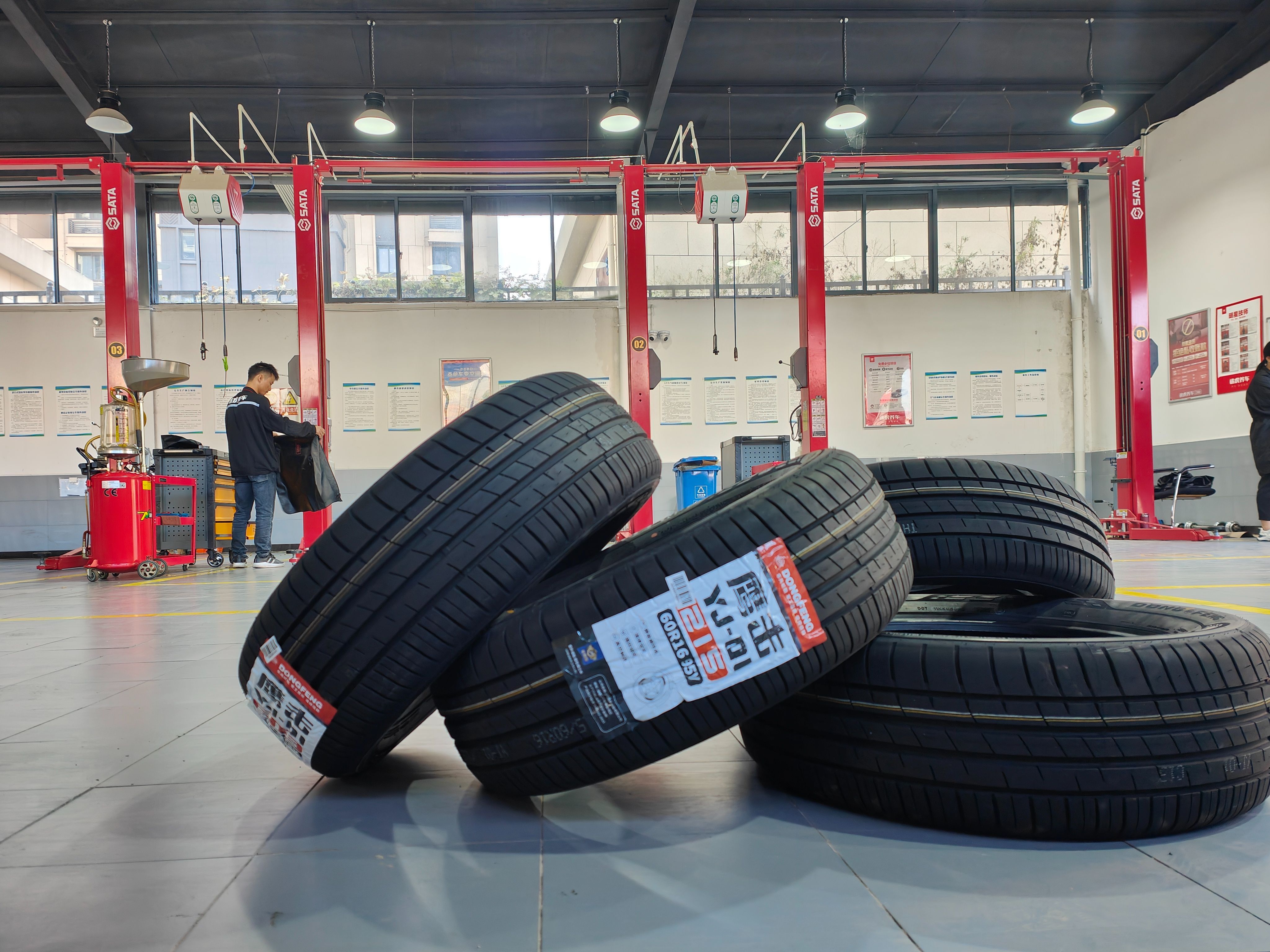 东风鹰击yj-01是不是真的容易爆胎,东风鹰击yj-01轮胎静音效果怎么样