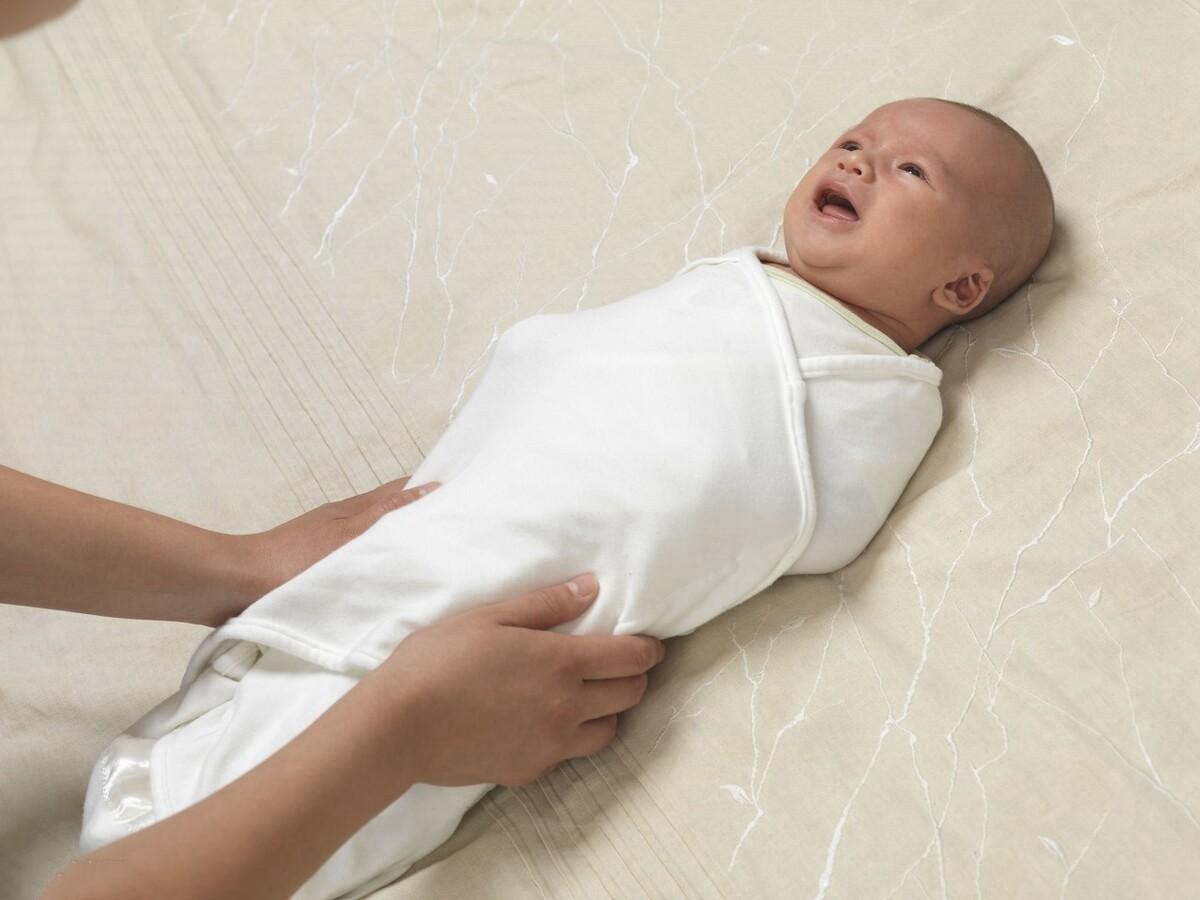 给新生儿包被的教程,夏季新生儿裹襁褓正确方法