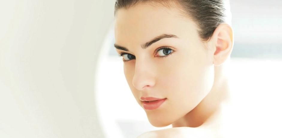 早睡不了又不想垮脸？4款能让脸“紧一圈”的精华，熬夜肌别错过