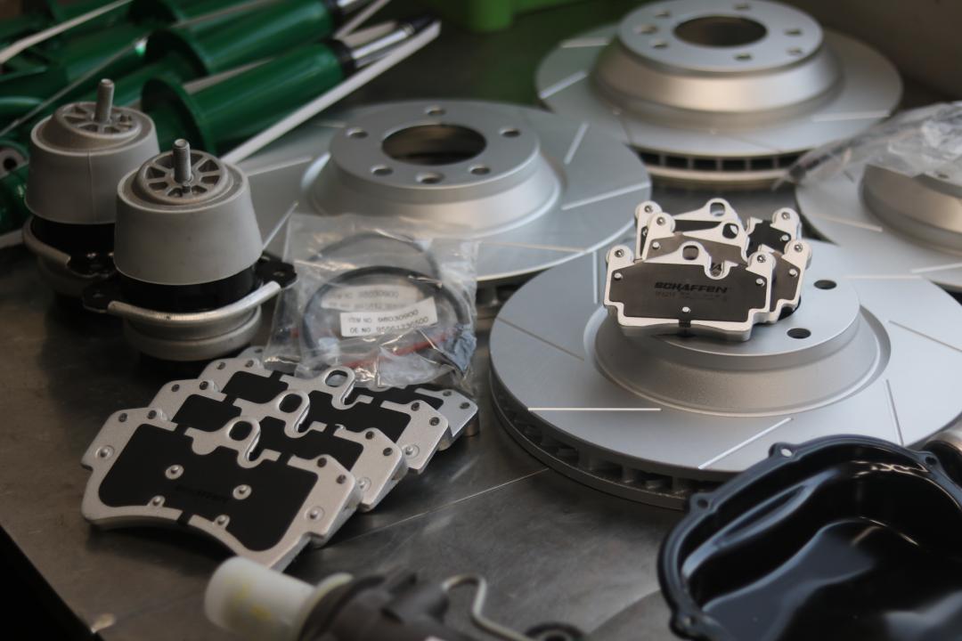 老款奥迪q74.2报废,奥迪q7新能源报废车