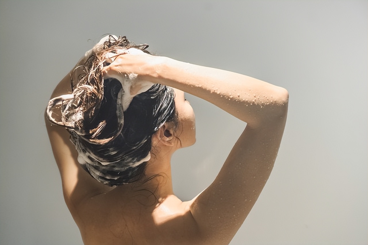 染发后第一次洗头需要注意什么,染发前洗头注意事项