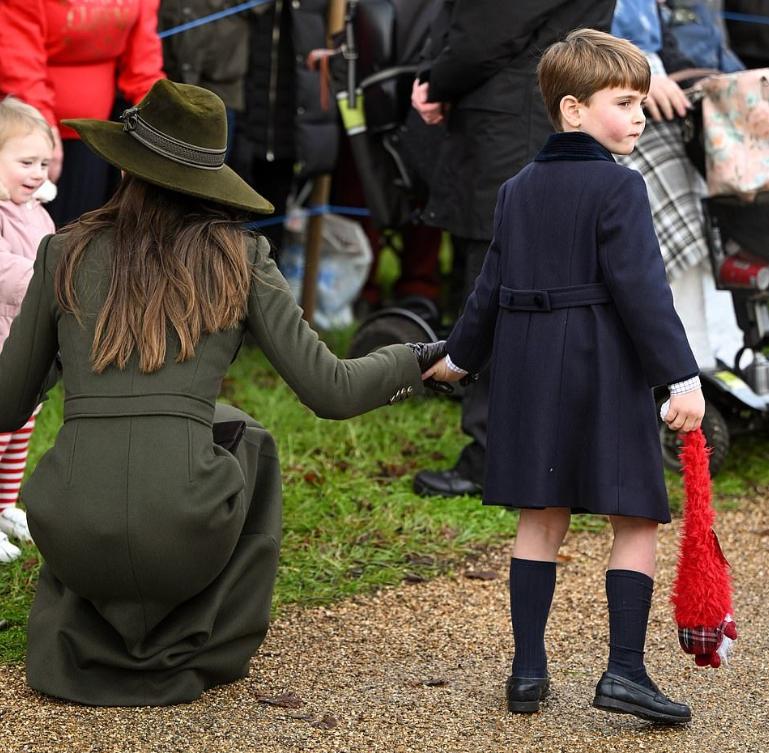 英国王室可爱小公主,英国王室安妮公主出席活动