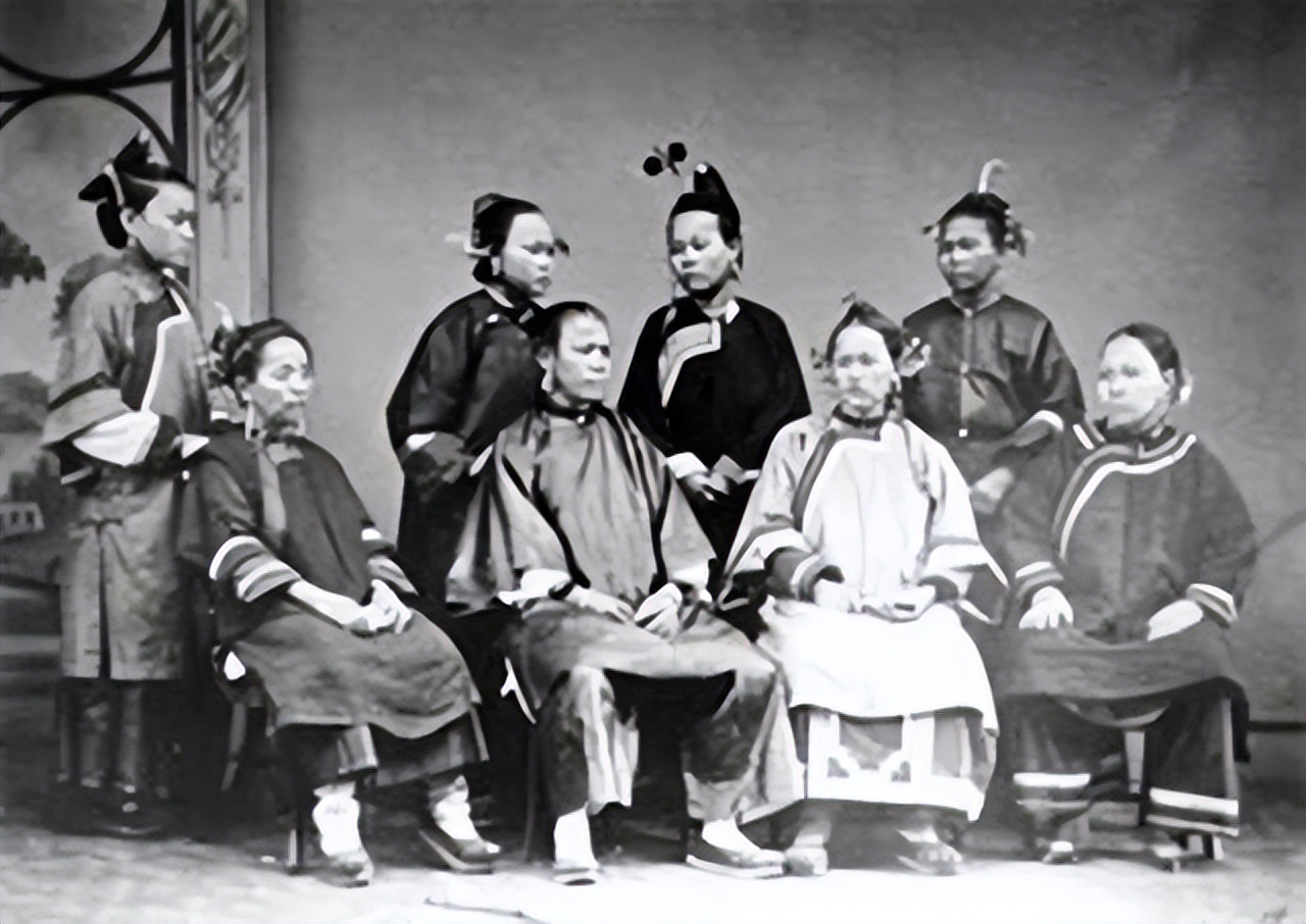 清朝女子因难产昏厥，被误认为已死下葬，300年后开棺景象凄惨