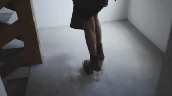 他被称时尚圈暗黑之王！神作爆红15年，侃爷以收藏他的桌子为傲？