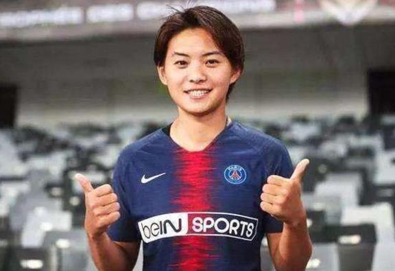 女足夺冠爸爸欢呼,王霜父亲恭喜女足夺冠