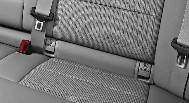 英朗安全座椅接口isofix接口,硬接口和软接口安全座椅