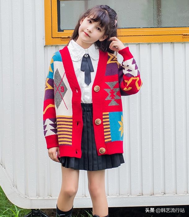 今年女童装最流行毛衣的款式,童装男童针织衫毛衣间色款