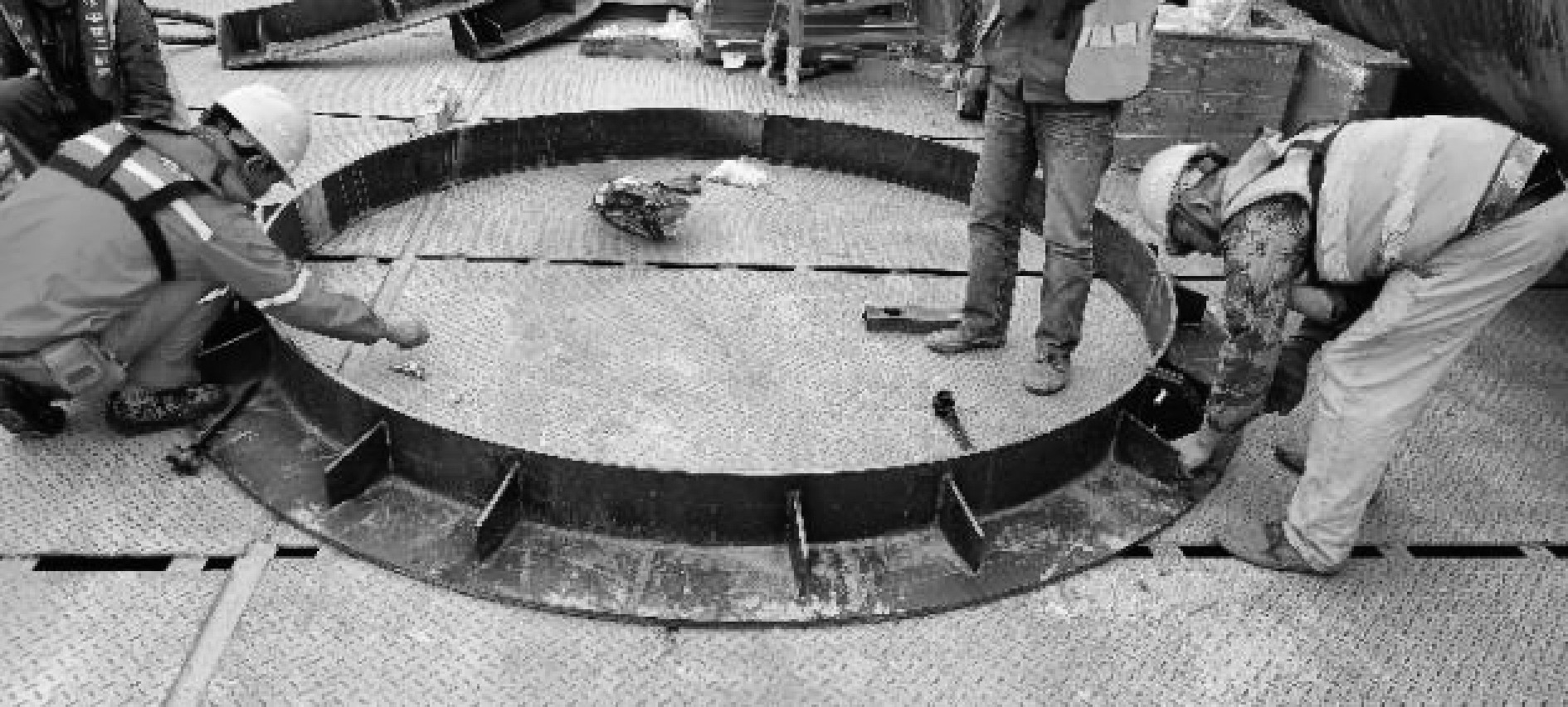 大型预制墩台安装分离式柔性止水结构施工