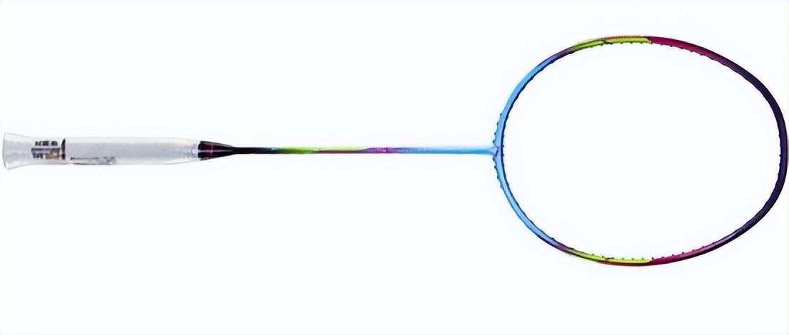 攻守兼备偏进攻羽毛球拍高端,羽毛球拍攻守兼备和进攻型区别