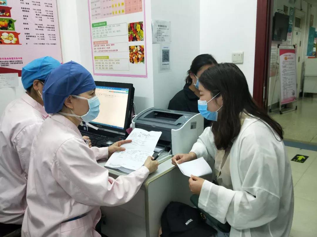 一岁半宝宝后背发烫但是体温正常,孩子手心发烫体温正常