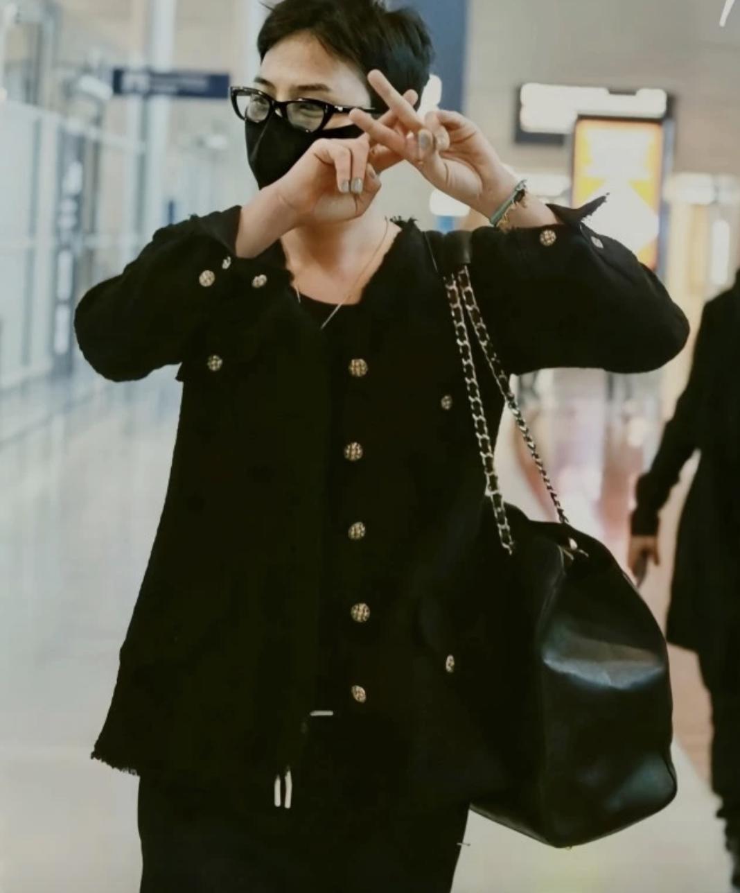 周杰伦携昆凌与梅西合影，和权志龙李洙赫在巴黎同框梦幻联动