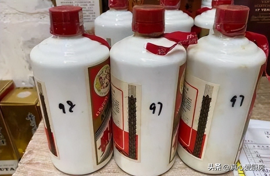 揭秘地摊收老酒,大街上摆摊高价收购老酒的有什么