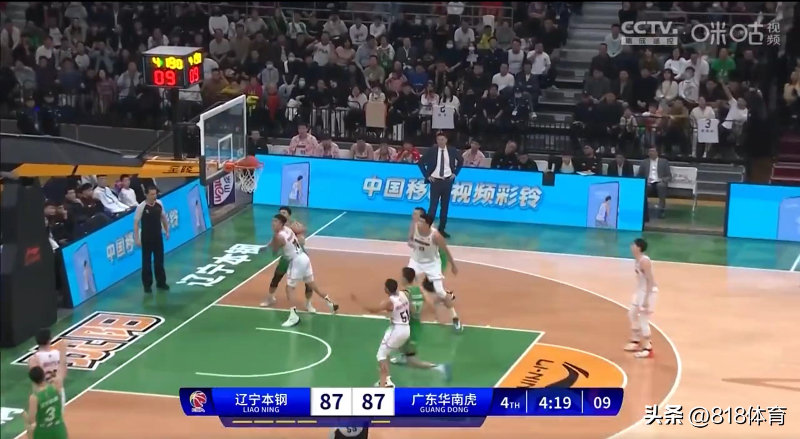 张镇麟劈扣韩国中锋,张镇麟扫堂腿肘击原视频