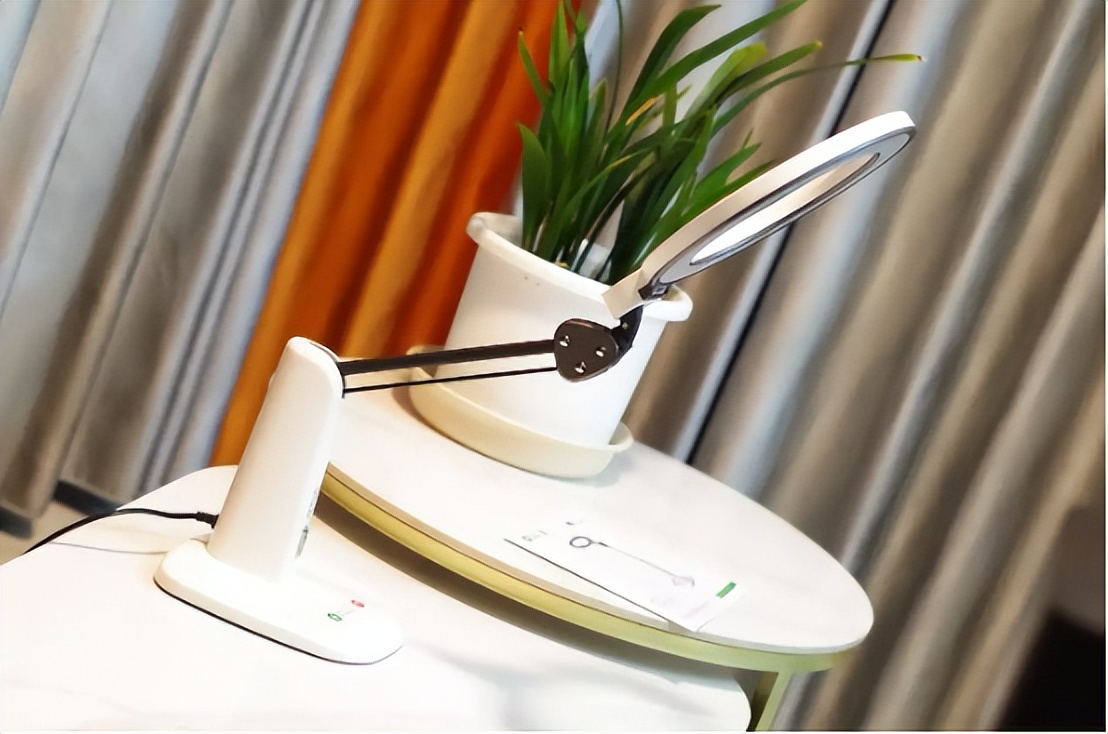 爱德华医生润眼灯评测,医生泪眼灯评测