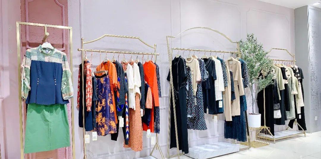 诗篇秋装连衣裙,诗篇白色卫衣连衣裙