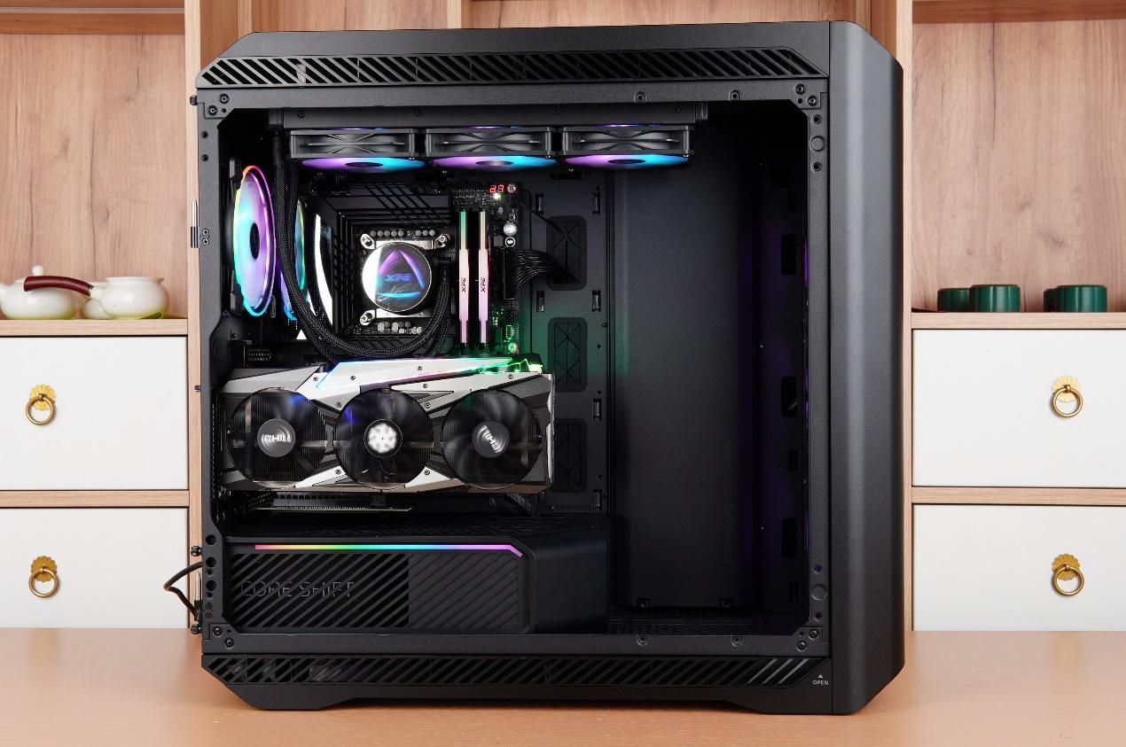 可以装多个硬盘的主机箱,带可插拔硬盘盒的主机