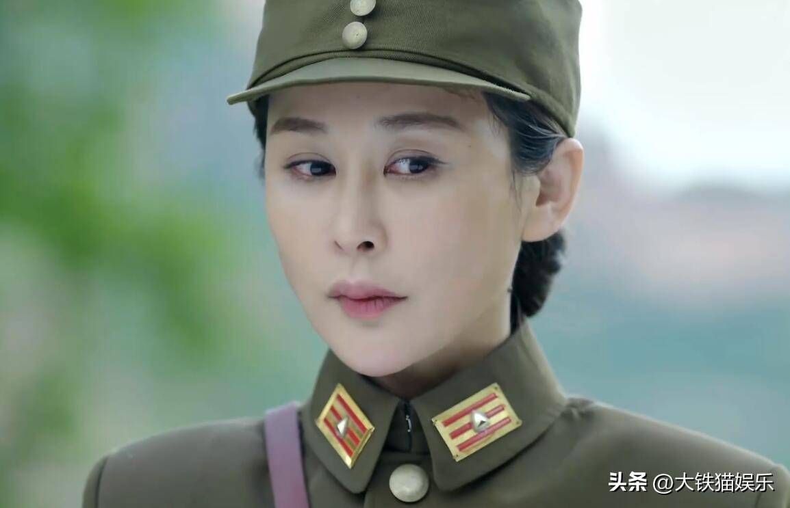 “荧幕女兵”的消亡史：蛇精脸、大浓妆，求你们别再*辱侮**战士了