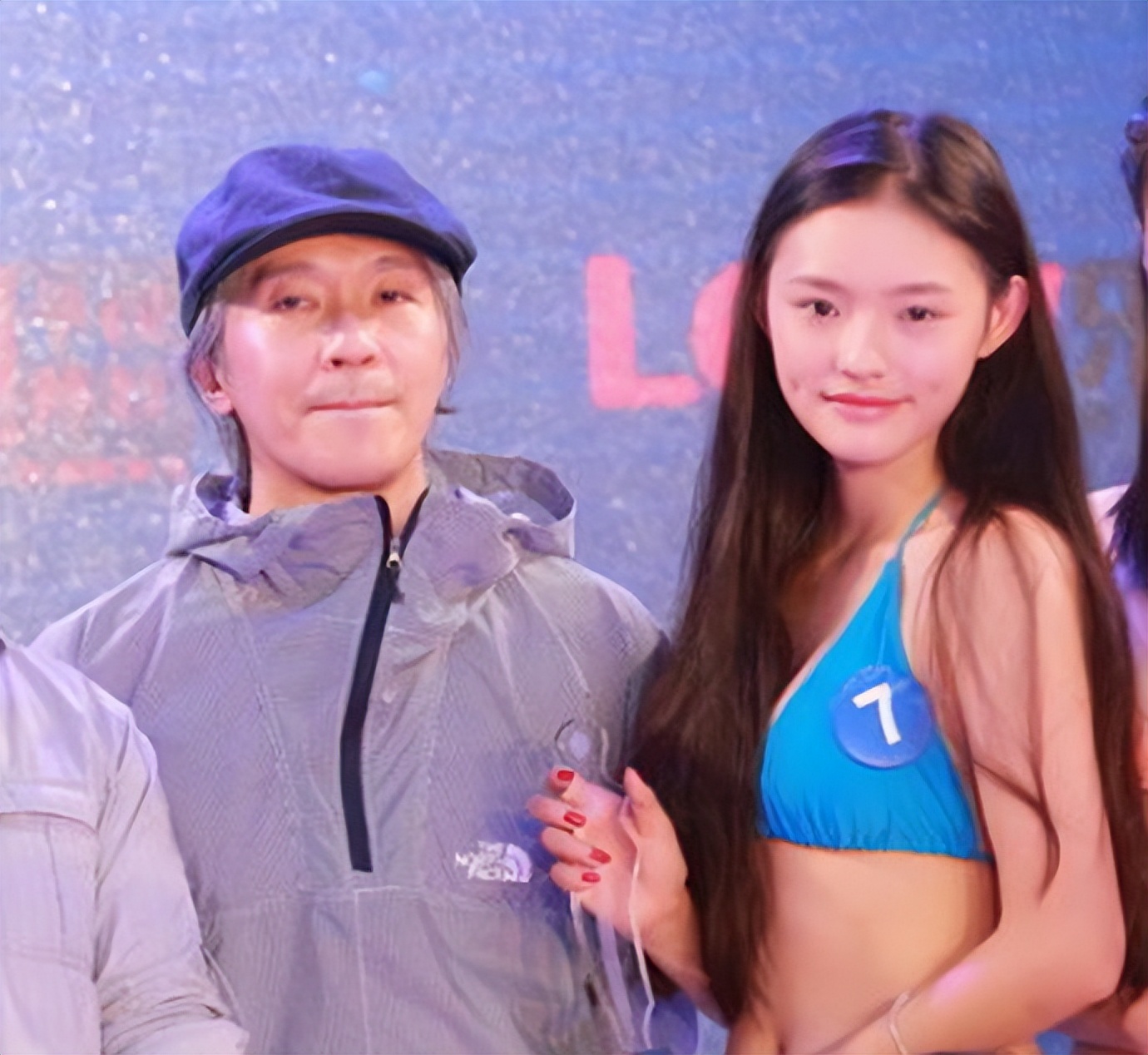 星爷独宠林允：模仿倪妮傍上冯绍峰，背刺周洁琼勇敢索吻王大陆