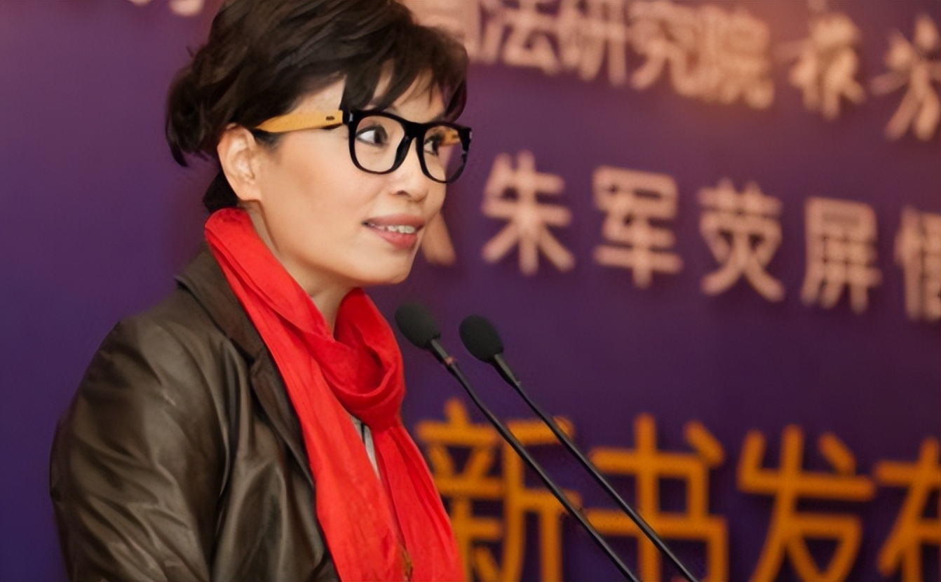 央视主播李瑞英儿子坠楼后怎样了,央视主播李瑞英儿子坠楼