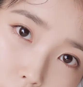 涂上睫毛膏总是掉渣怎么办,涂完睫毛膏后会沾灰