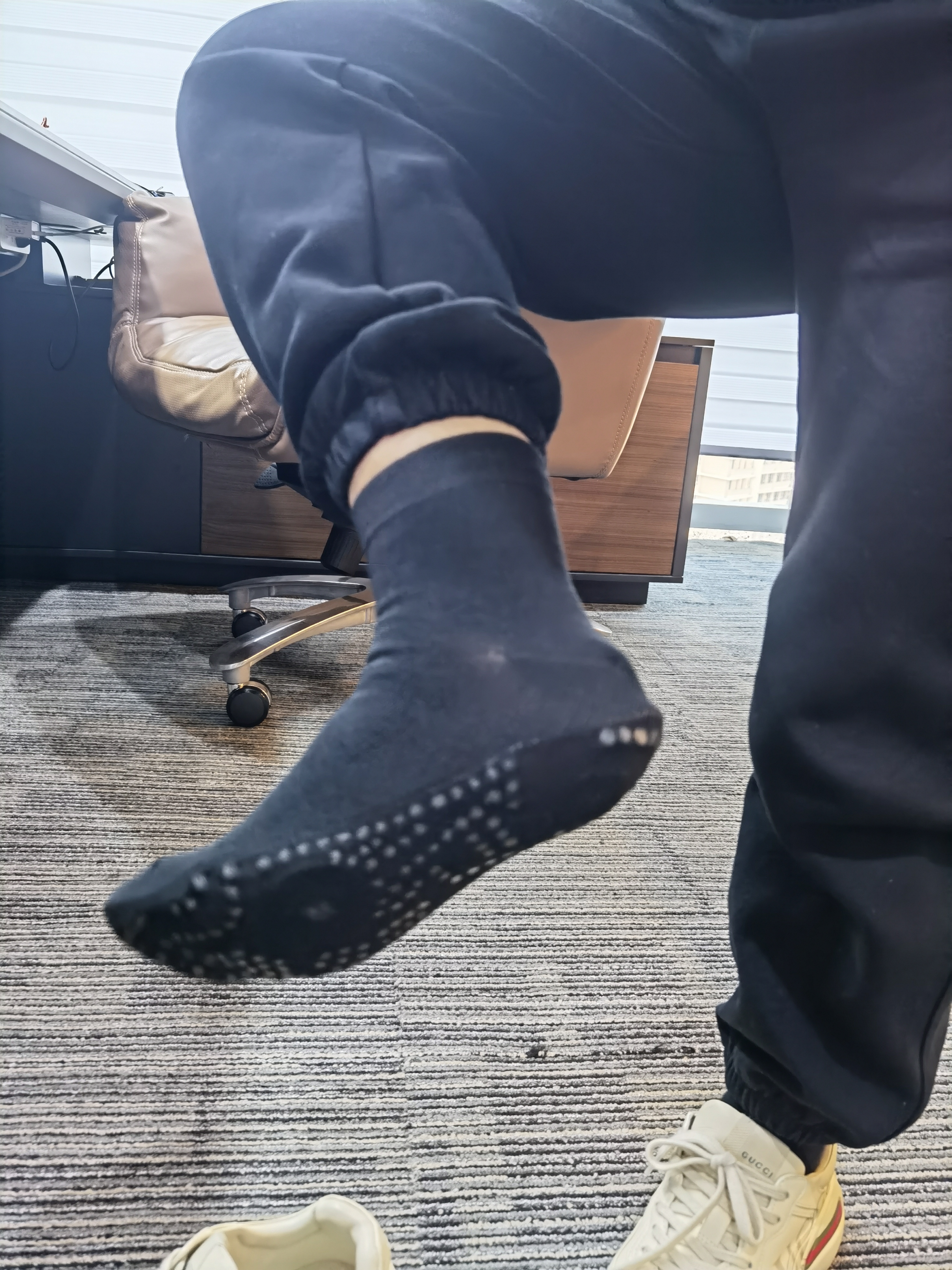 足疗穴位袜,脚底按摩穴位与手法暖脚