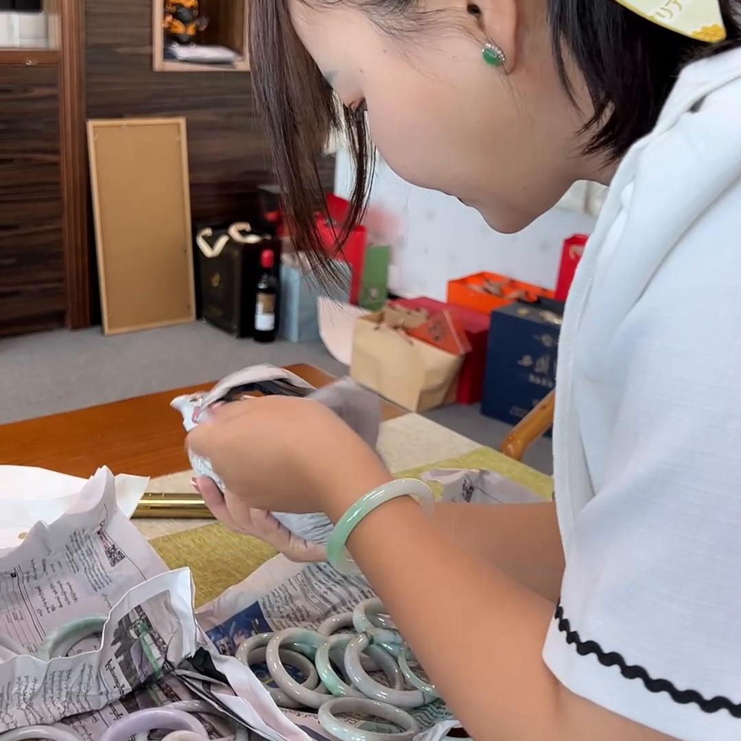 翡翠手镯视频东哥,缅甸翡翠手镯东哥