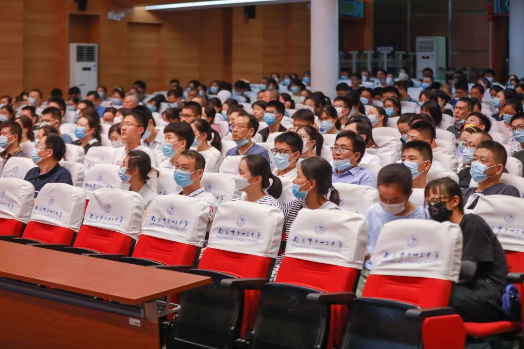 南京市第十三中学：一天之内，江苏省“985”高校在十三中开课