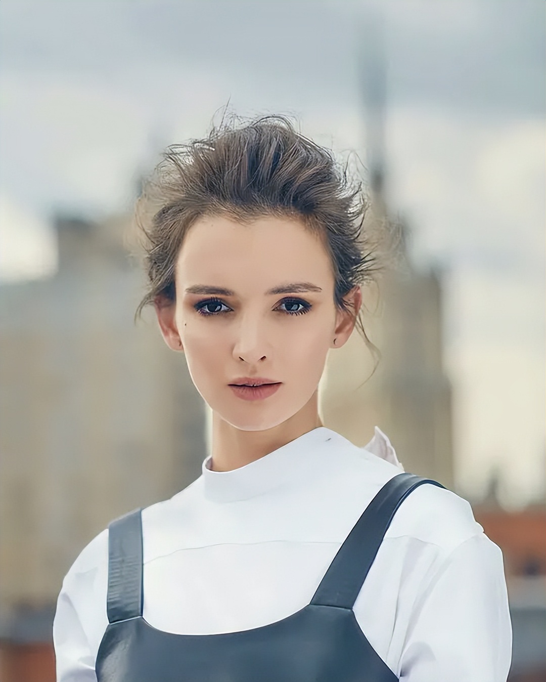 鐩樼偣淇勭綏鏂殑缇庡コ,甯︿綘浜嗚В鐪熷疄鐨勪縿缃楁柉缇庡コ