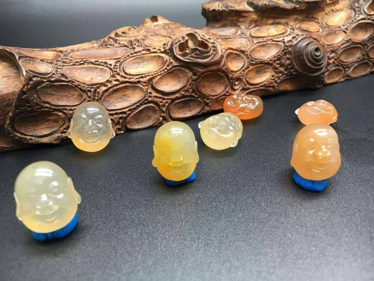 戈壁滩上的什么石头最值得收藏,戈壁滩黑色带蜂窝石头是什么石