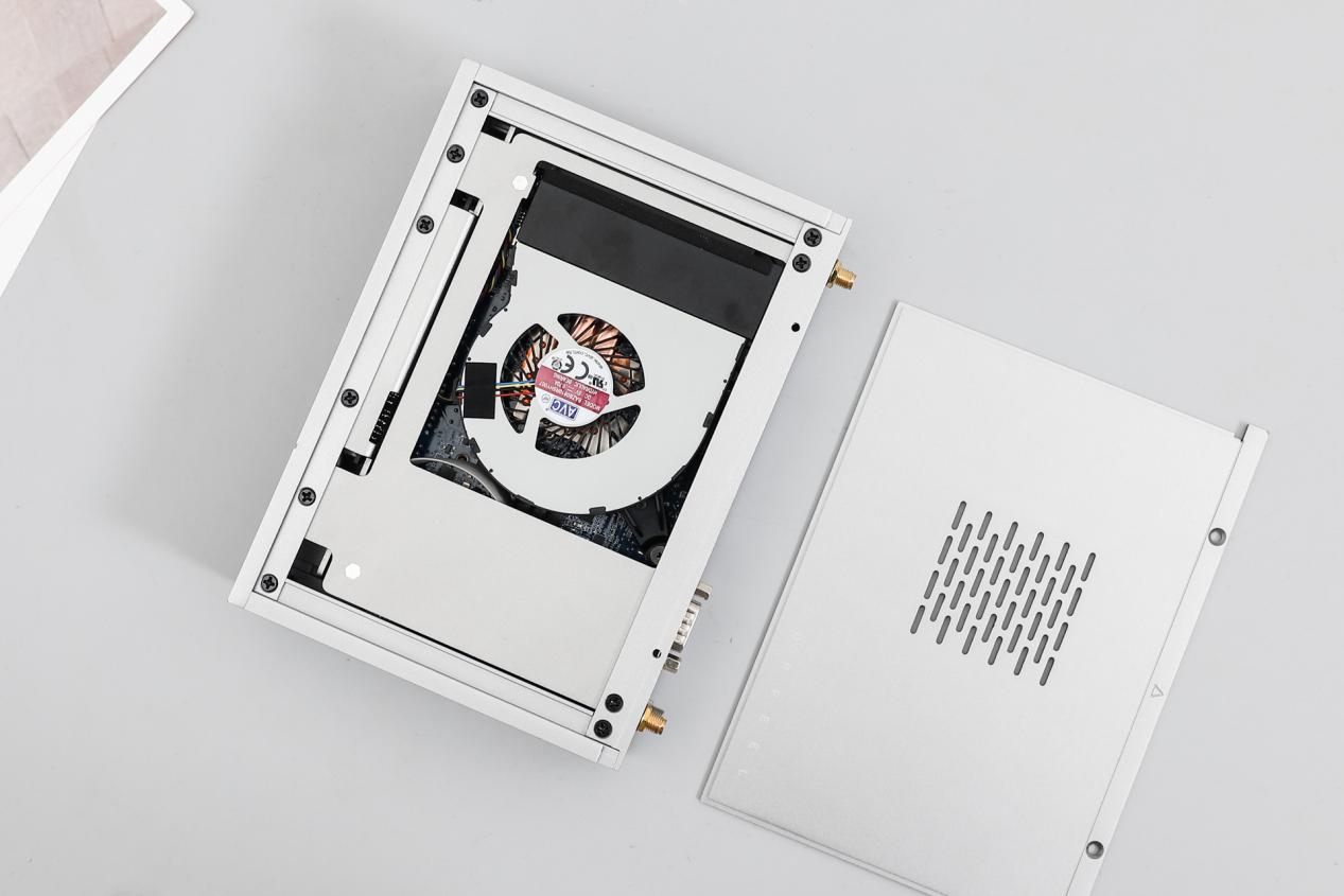 这才叫“多屏”最强电脑！极夜8110m微型小主机：一机四屏够不？