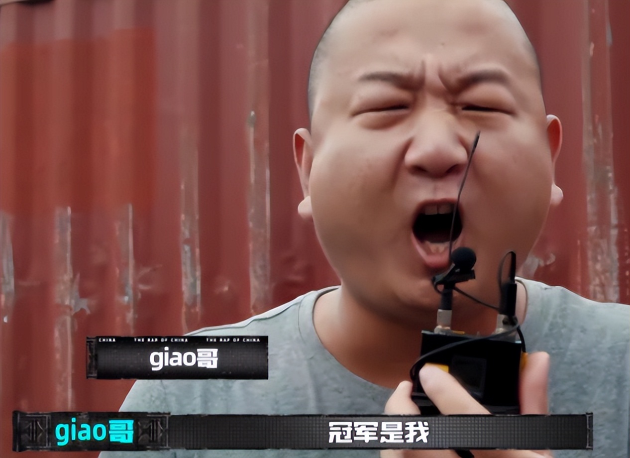 网红giao哥回应酒吧演出被打,网红giao哥现身酒吧捞金十分钟