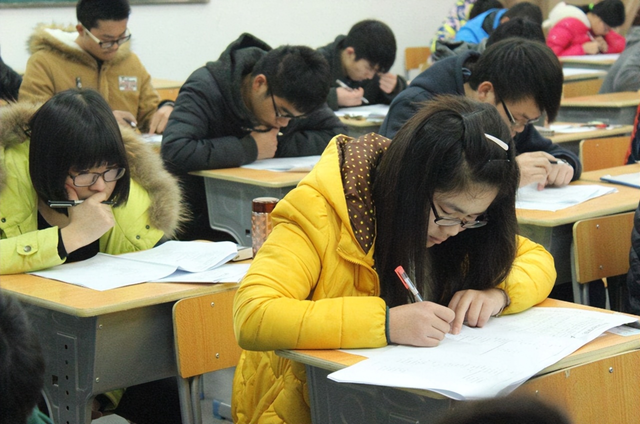 摄影专业考公务员最吃香的专业,并非什么专业都适合考公务员