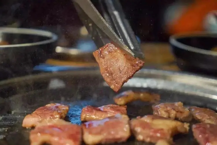 韩国普通民众吃不起肉,韩国人买不起的中国食物