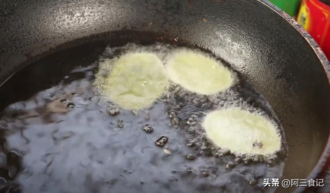 在家里也能做好吃的薯片,薯片做法赶紧学起来吧